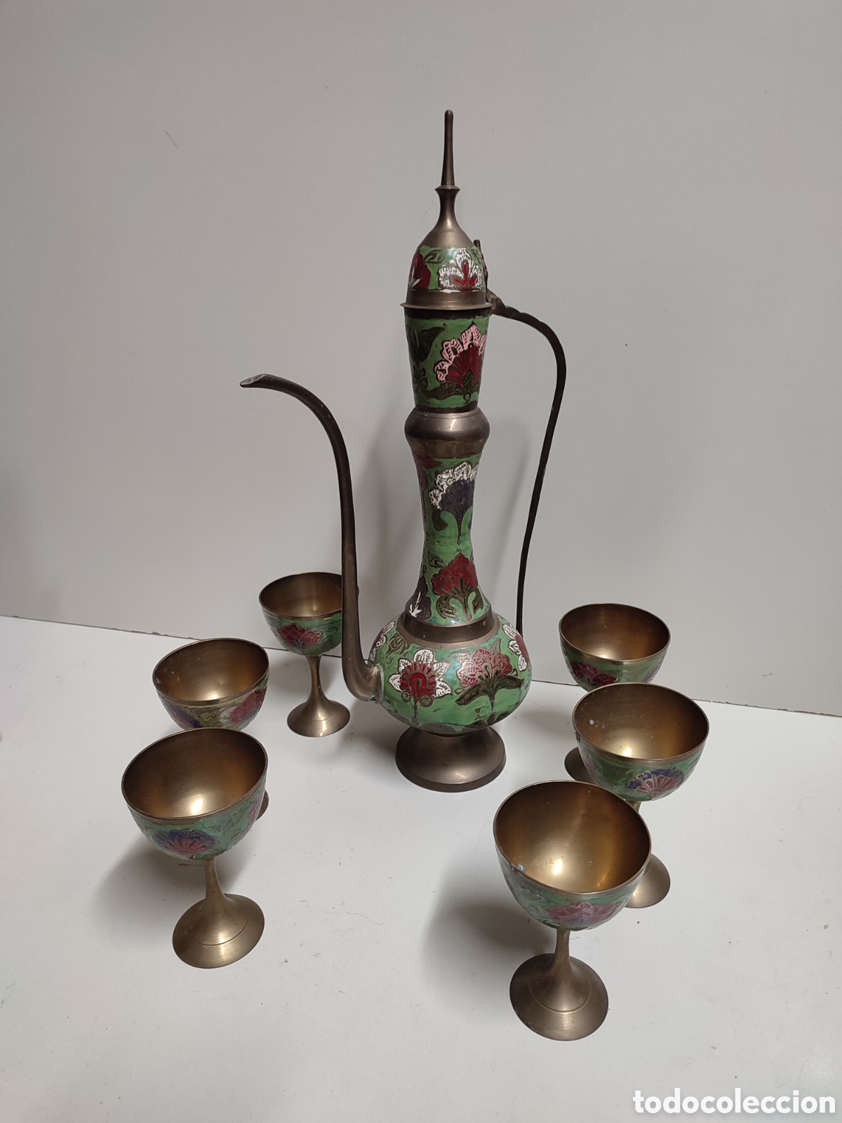 Vintage: Bonito juego de te o caf&eacute; hecho de lat&oacute;n o bronce pintado a mano. India. Tama&ntilde;o grande con 6 copas