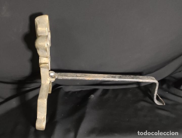 Vintage: MORILLO DE BRONCE Y HIERRO, FLOR DE LYS - Foto 3