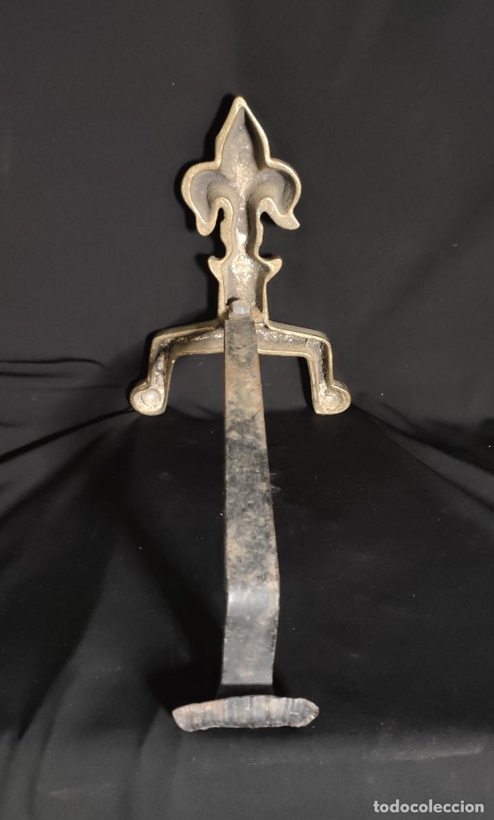 Vintage: MORILLO DE BRONCE Y HIERRO, FLOR DE LYS - Foto 4