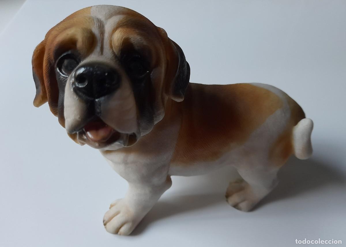 Vintage: Figura de Perro BULLDOG en resina o marmolina. 14 cm largo x 12 cm alto.
