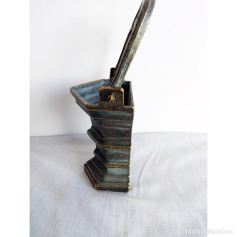 Vintage: CESTA DE LAT&Oacute;N DE COLGAR DE FUNDICION - Foto 2