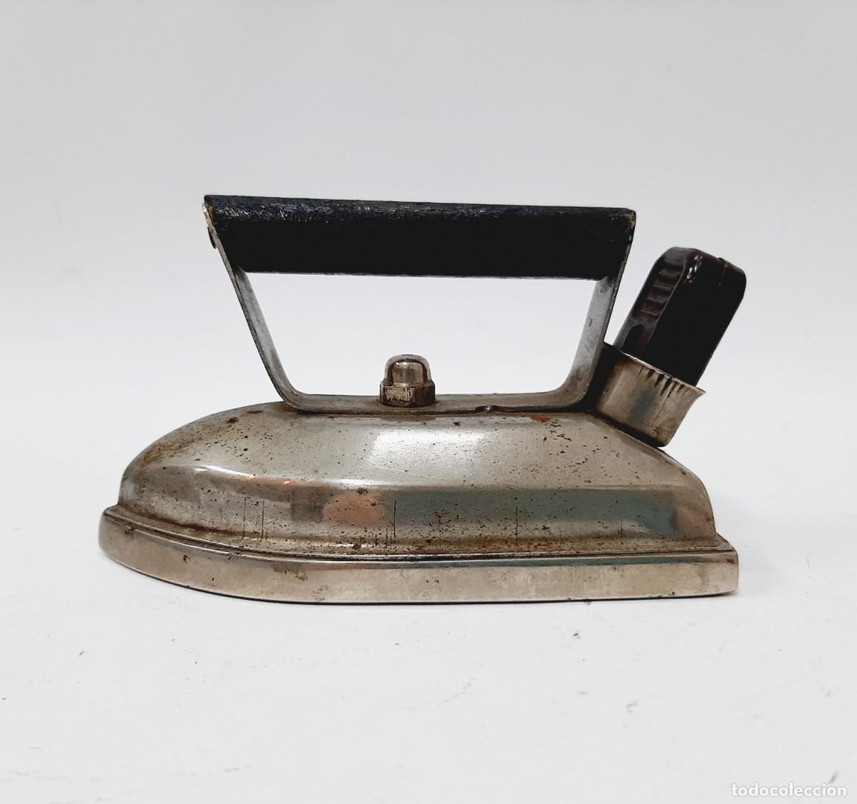 Vintage: Plancha de viaje el&eacute;ctrica vintage peque&ntilde;a (15.4)