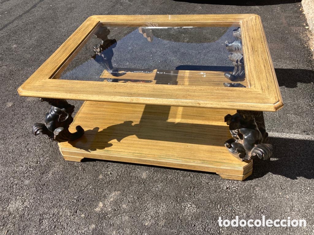 Vintage: MESA BAJA DE CENTRO EN MADERA, CON ANGELES DE RESINA Y CRISTAL BISELADO