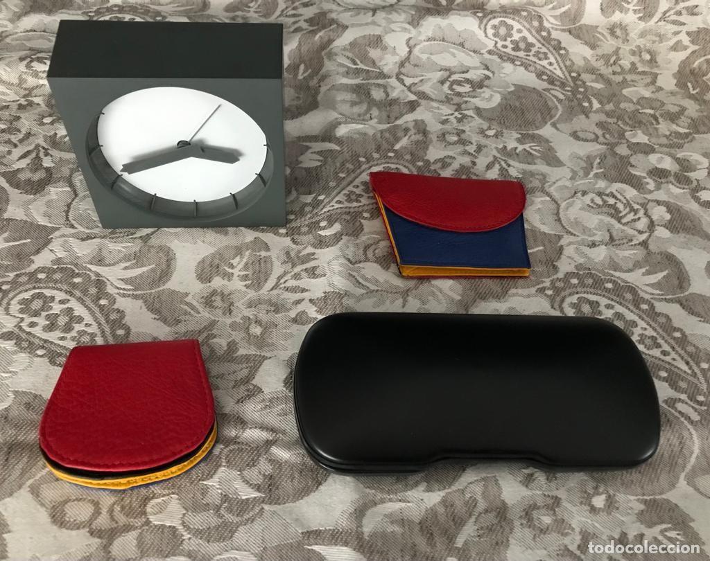 Vintage: SURTIDO 4 ART&Iacute;CULOS: RELOJ DESPERTADOR, FUNDA GAFAS Y 2 LLAVEROS GUARDALLAVES EN PIEL. A ESTRENAR