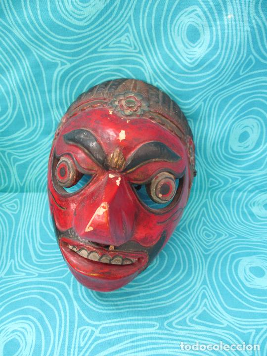 Vintage: ANTIGUA MASCARA ORIENTAL, EN MADERA TALLADA
