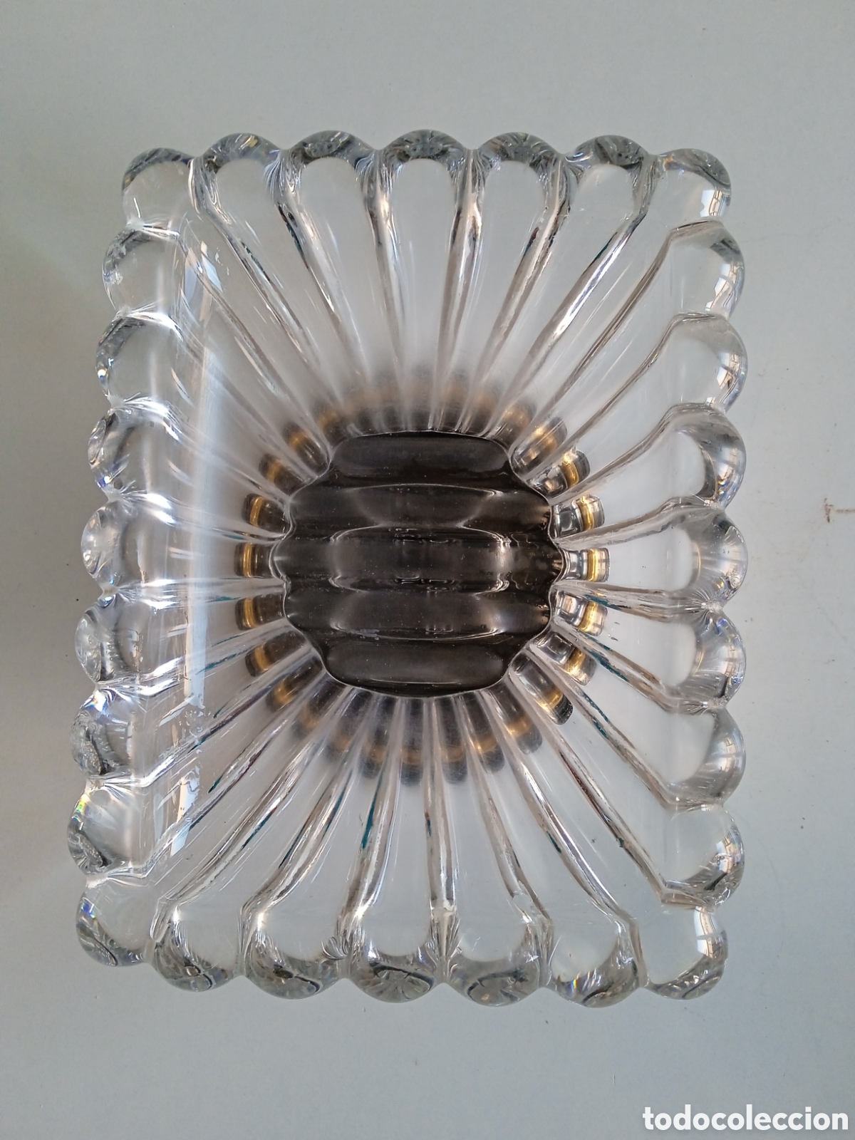 Vintage: Jabonera en cristal macizo de roca con base met&aacute;lica.