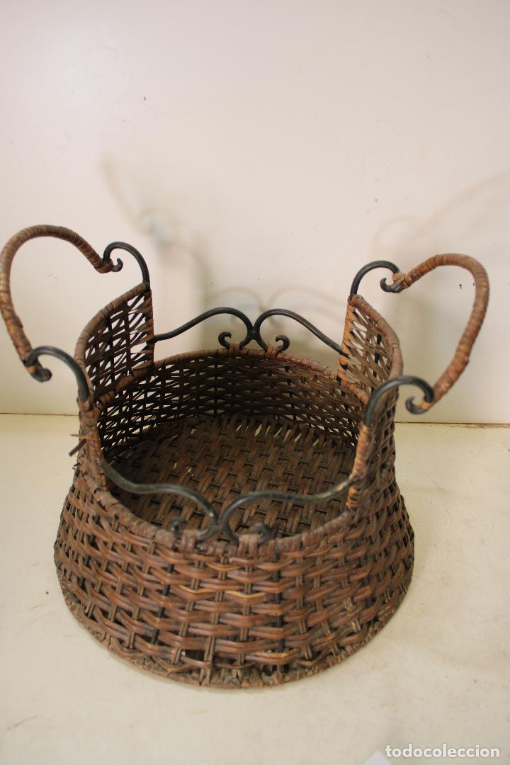 Vintage: cesta vintage de mimbre y forja - Foto 1