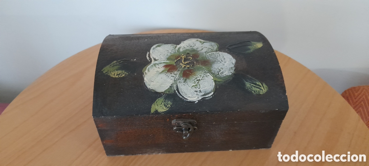 Vintage: Antigua caja madera pintada a mano