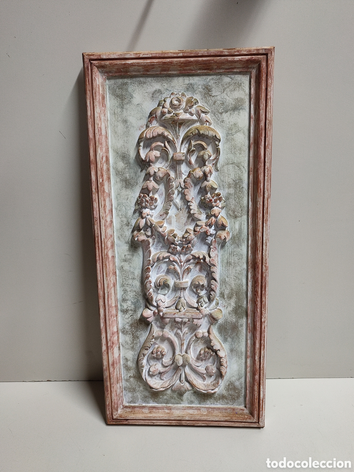 Vintage: Cuadro decorativo de madera tallada en su totalidad, numerado. Tiene dedicatoria detr&aacute;s.