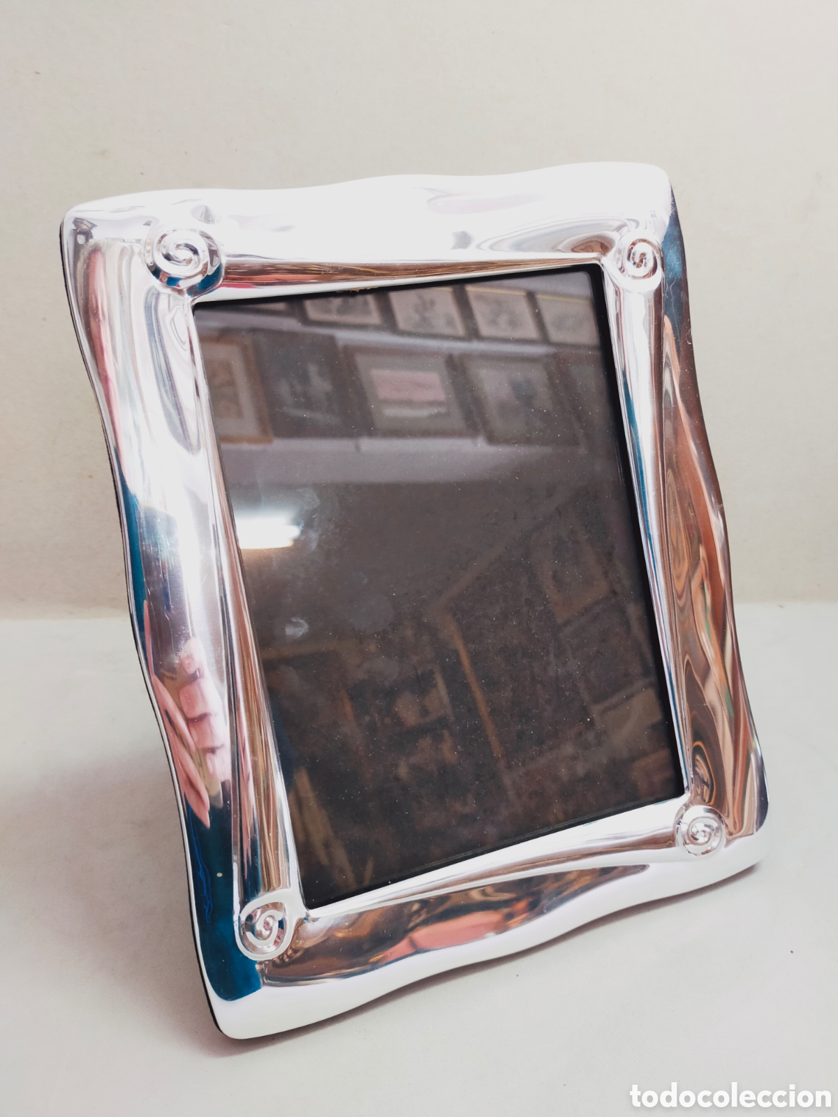Vintage: MARCO DE METAL PLATEADO. DE SOBREMESA. 26X20,5 CM.