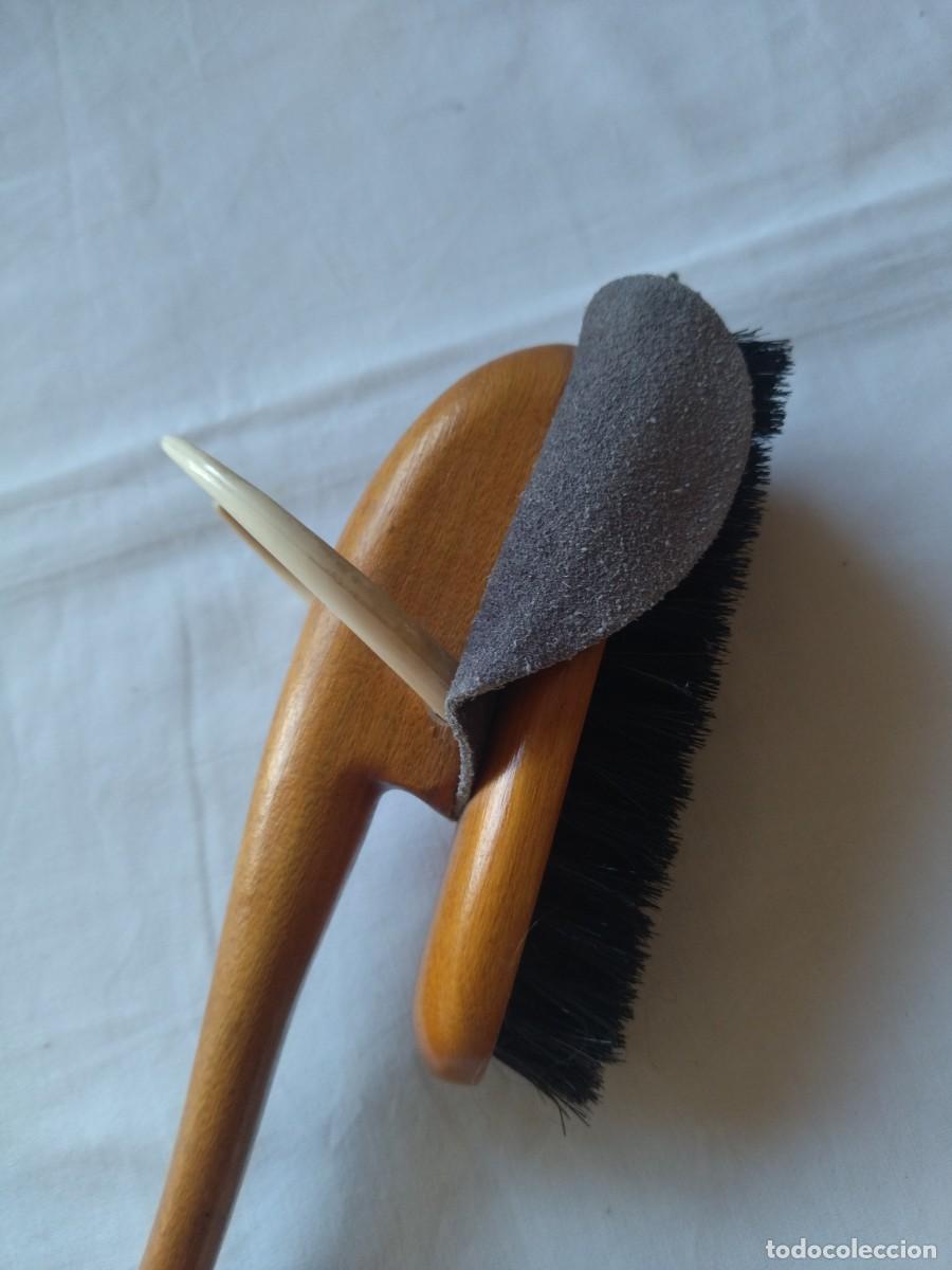 Vintage: Antiguo cepillos de ropa de madera con forma de elefante. - Foto 7