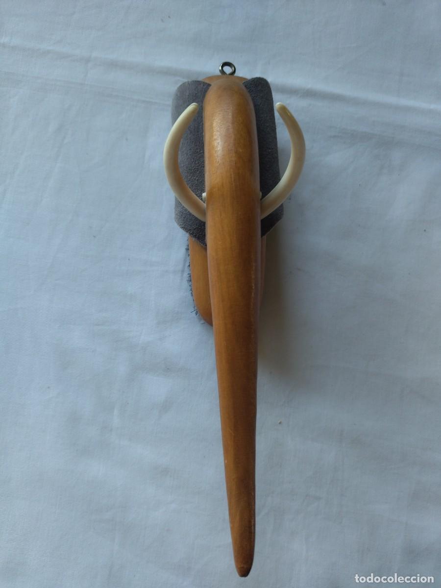 Vintage: Antiguo cepillos de ropa de madera con forma de elefante. - Foto 10