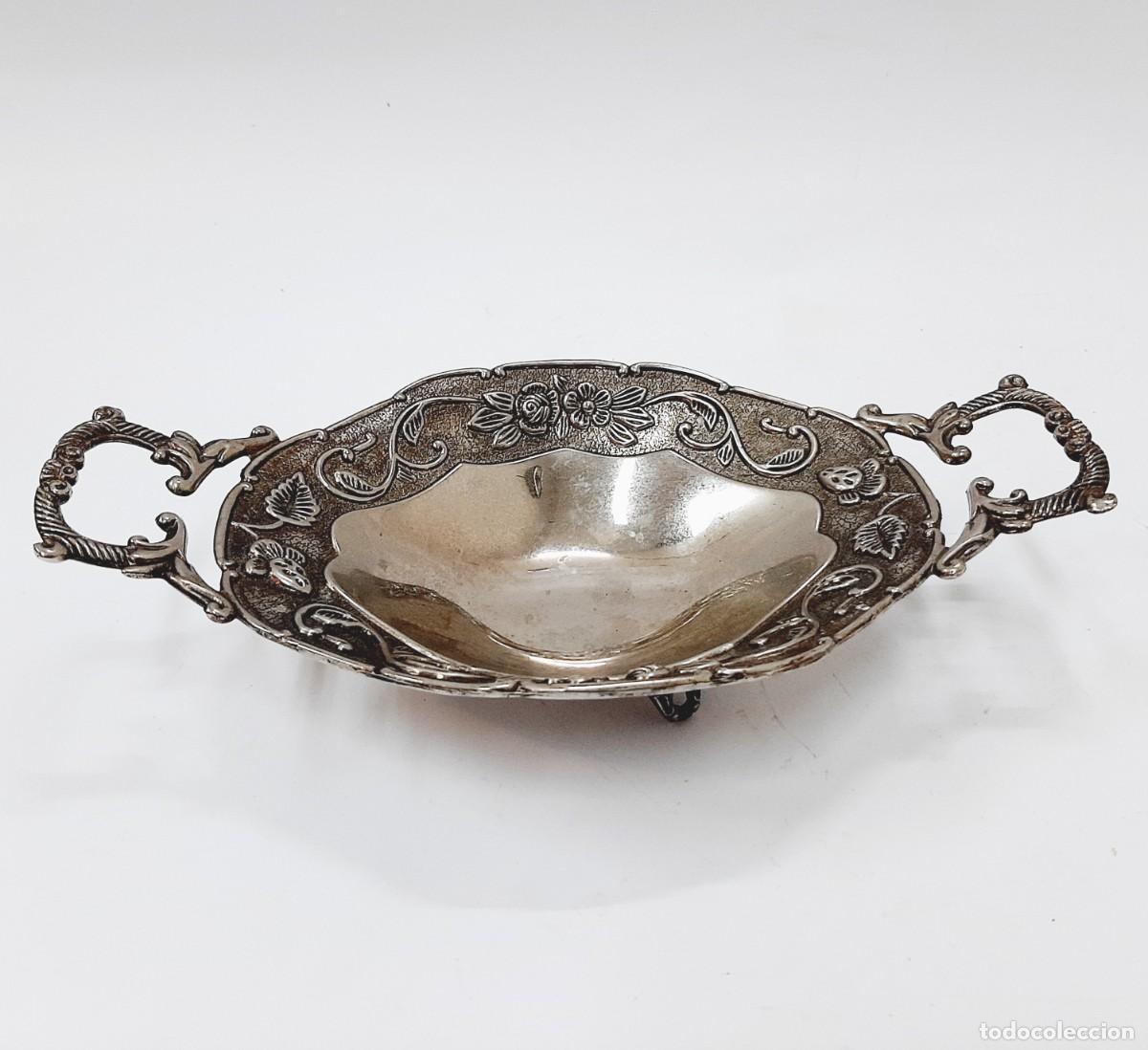 Vintage: Plato de caramelo con patas sim&eacute;tricas de placa de plata vintage (8.3)