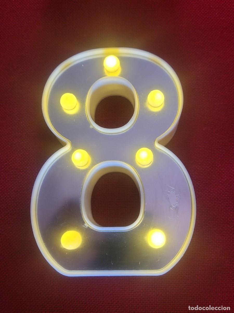 Vintage: N&uacute;mero 8 iluminadas luz blanca c&aacute;lida altura 16cm con pilas