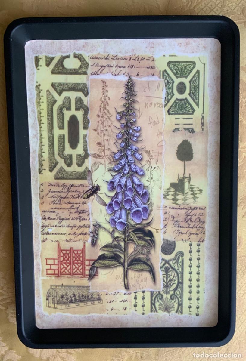 Vintage: BANDEJA PL&Aacute;STICO DURO, FLORES LILAS - Foto 1