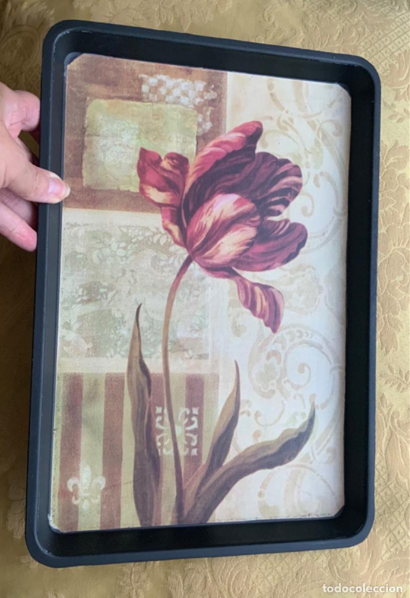 Vintage: BANDEJA PL&Aacute;STICO DURO, FLOR ROJA - Foto 5
