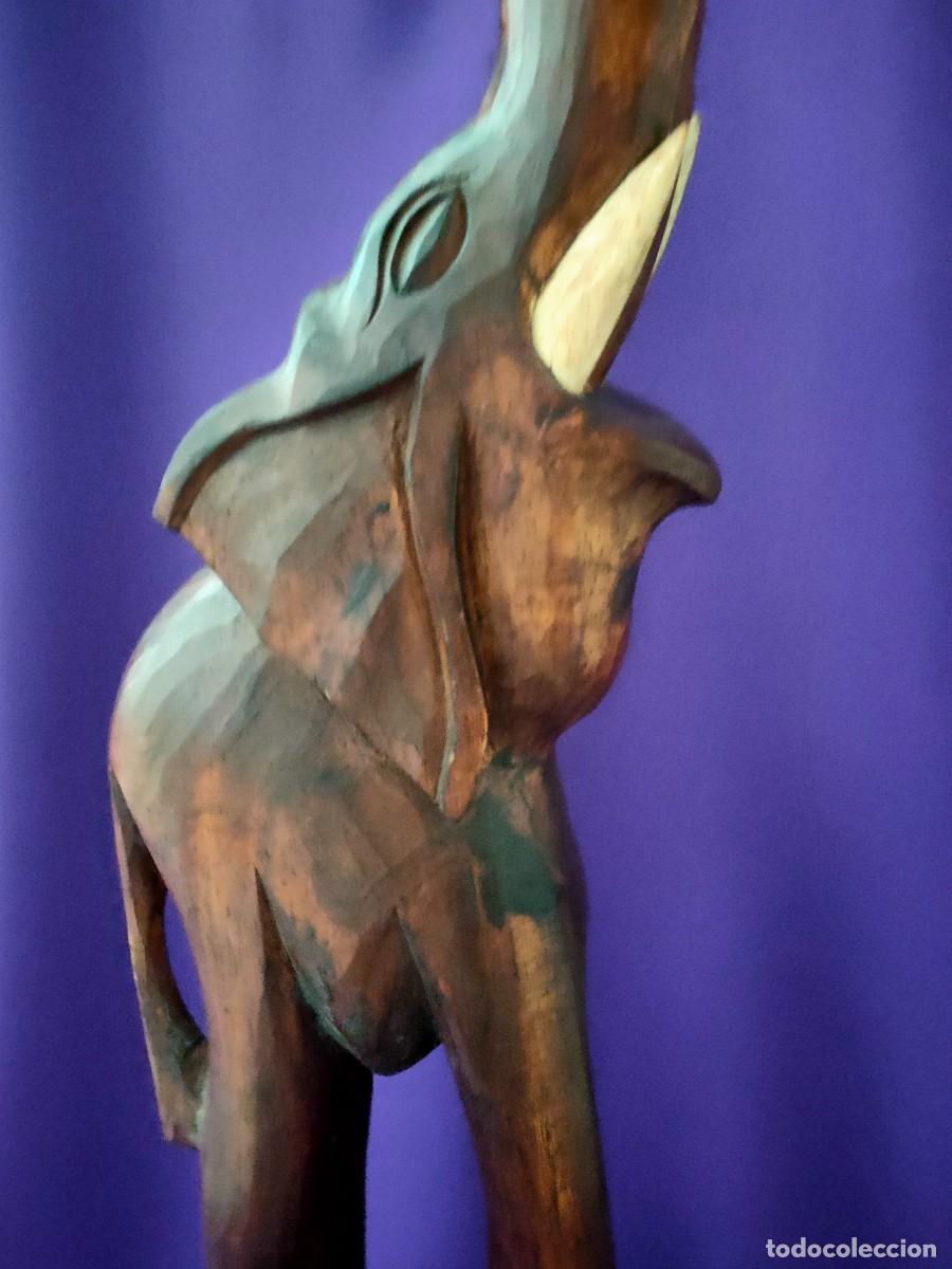 Vintage: Elefante alto de madera, estatua vintage, trompa de elefante arriba, Feng Shui
