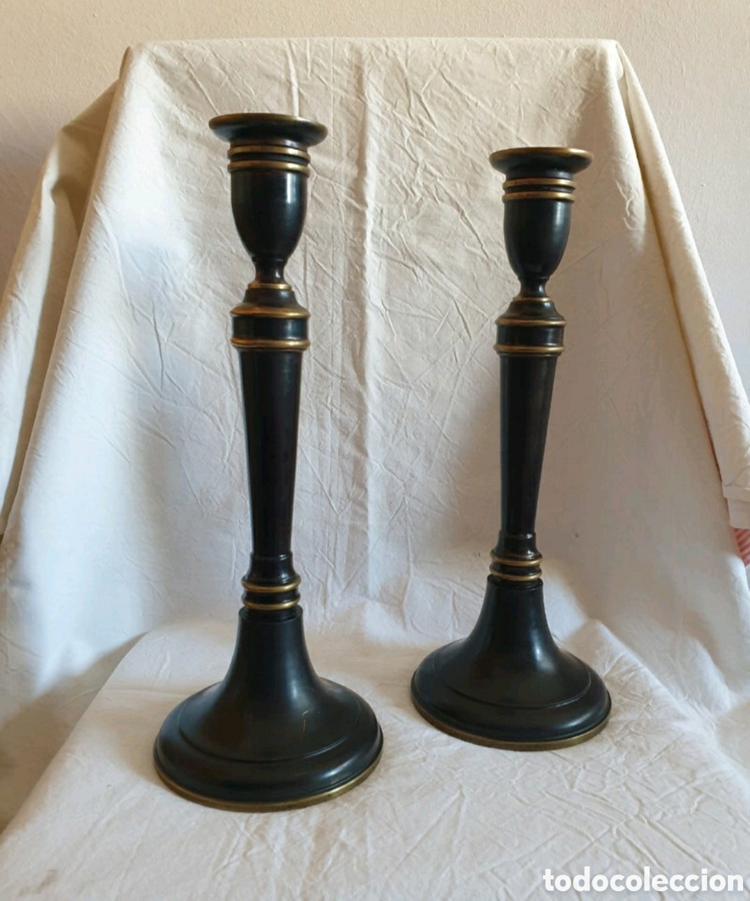 Vintage: Par de candeleros de bronce macizo patinado de estilo Imperio JLC.