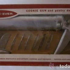 Vintage: DECORADOR DE PASTELES - COOKIE GUN AND PASTRY DECORATOR - WEAR-EVER