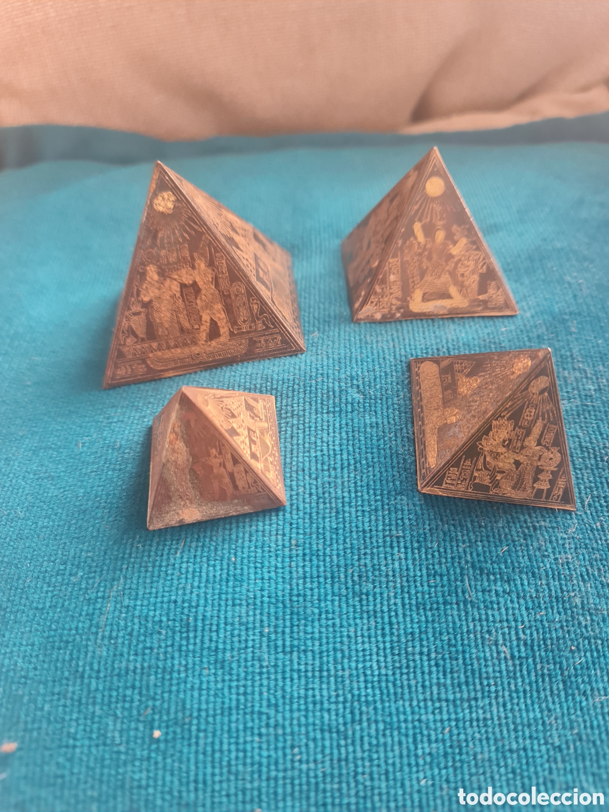 Vintage: Juego de 4 pir&aacute;mides egipcias grabadas Piezas vintage Perfecto estado