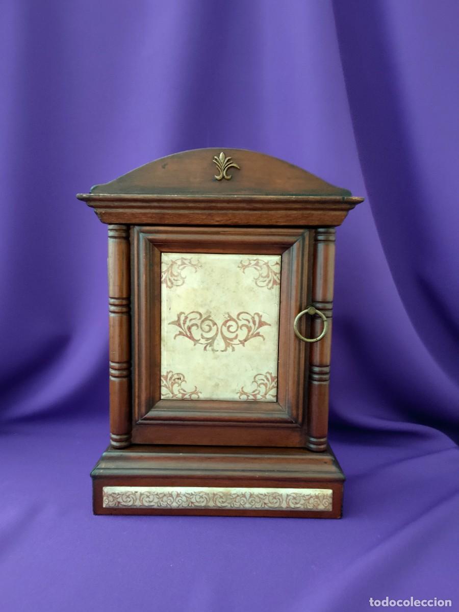 Vintage: Gabinete de llaves, decoraci&oacute;n del hogar, llavero antiguo, colgado en la pared, regalo perfecto