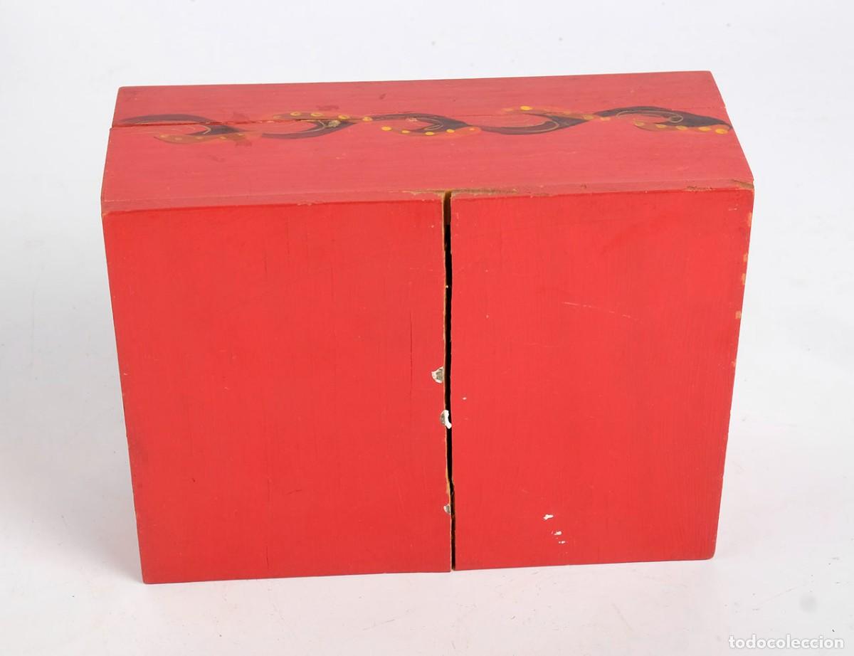 Vintage: Caja roja de madera. Decorada a mano - Foto 3