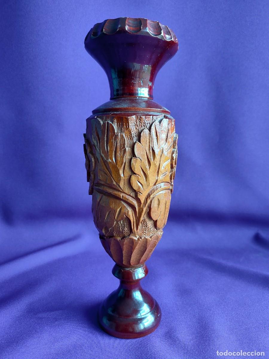 Vintage: Jarr&oacute;n de madera vintage con flores talladas
