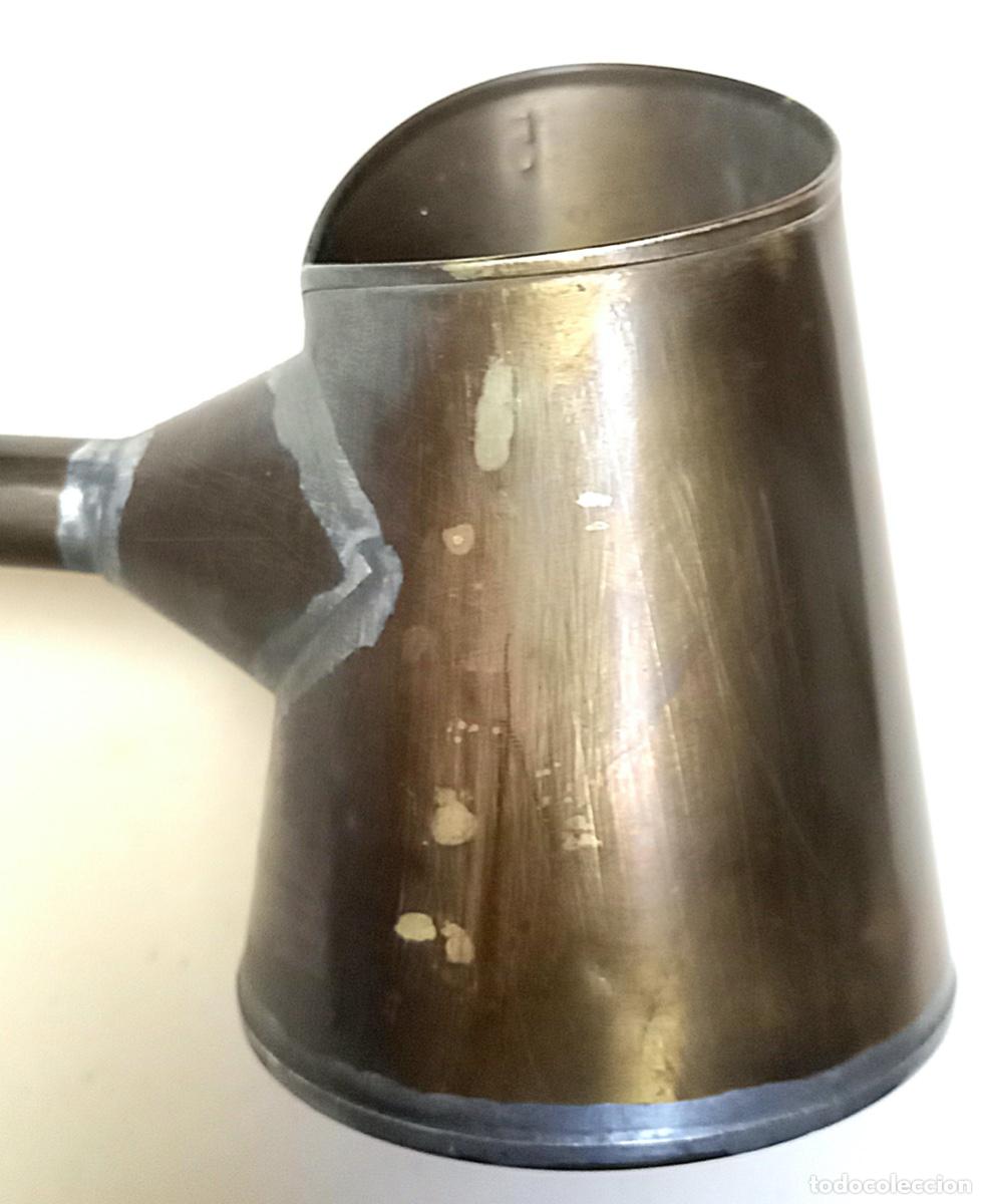 Vintage: Cafetera turca de lat&oacute;n medida 5 - Foto 4