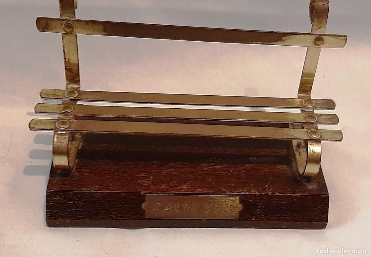 Vintage: Banco en lat&oacute;n con base de madera - Foto 2
