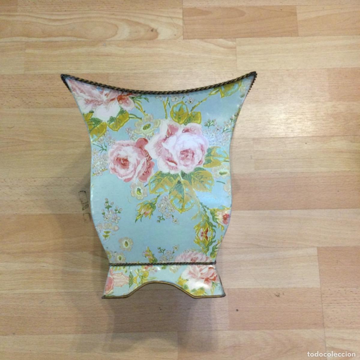 Vintage: Macetero met&aacute;lico pintado con rosas. NUEVO