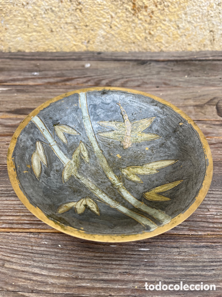 Vintage: Mariposa con bamb&uacute;. Peque&ntilde;a fuente o plato en metal dorado. Oriental.