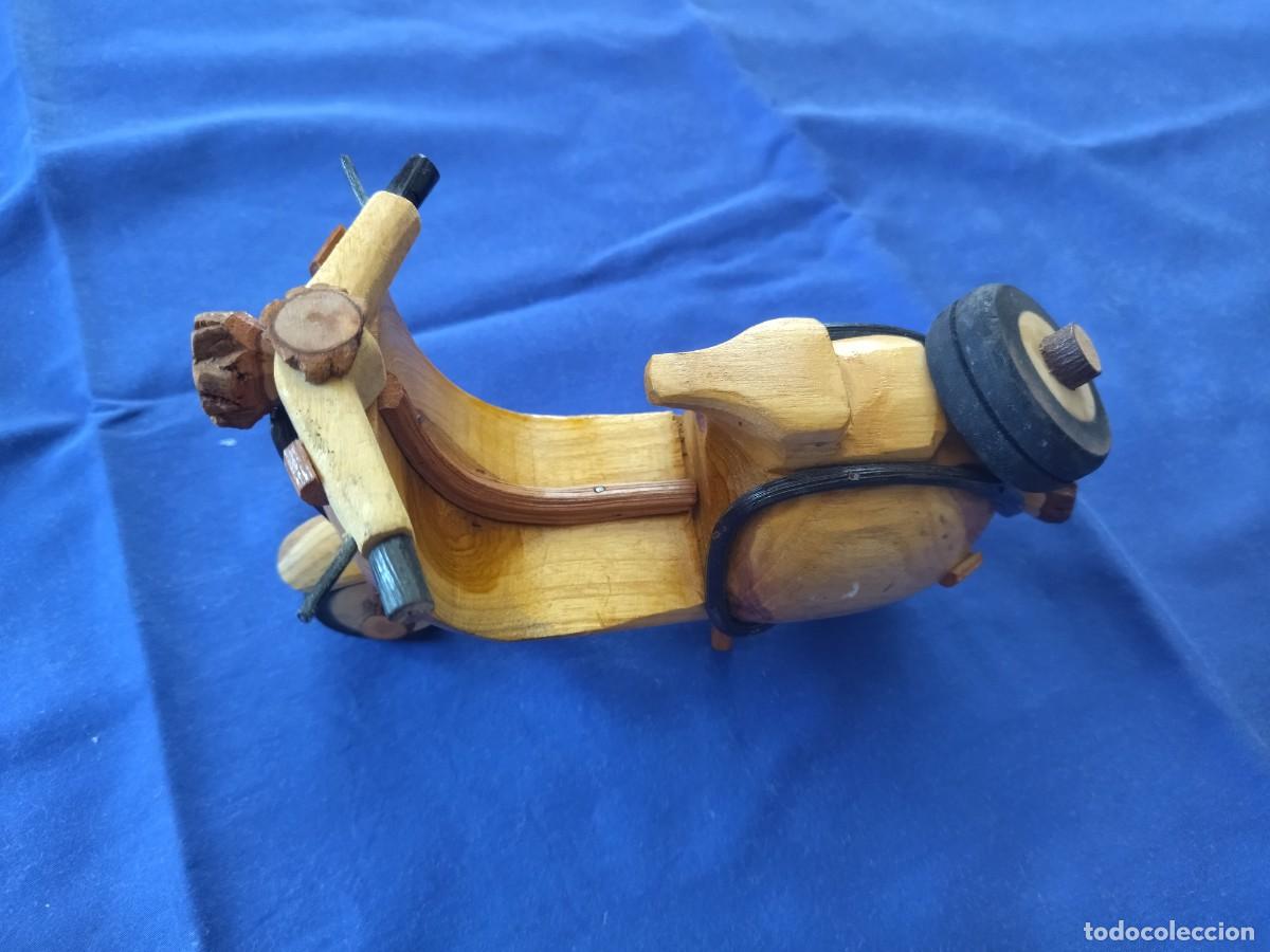 Vintage: Bonita vespa hecha en madera. - Foto 2
