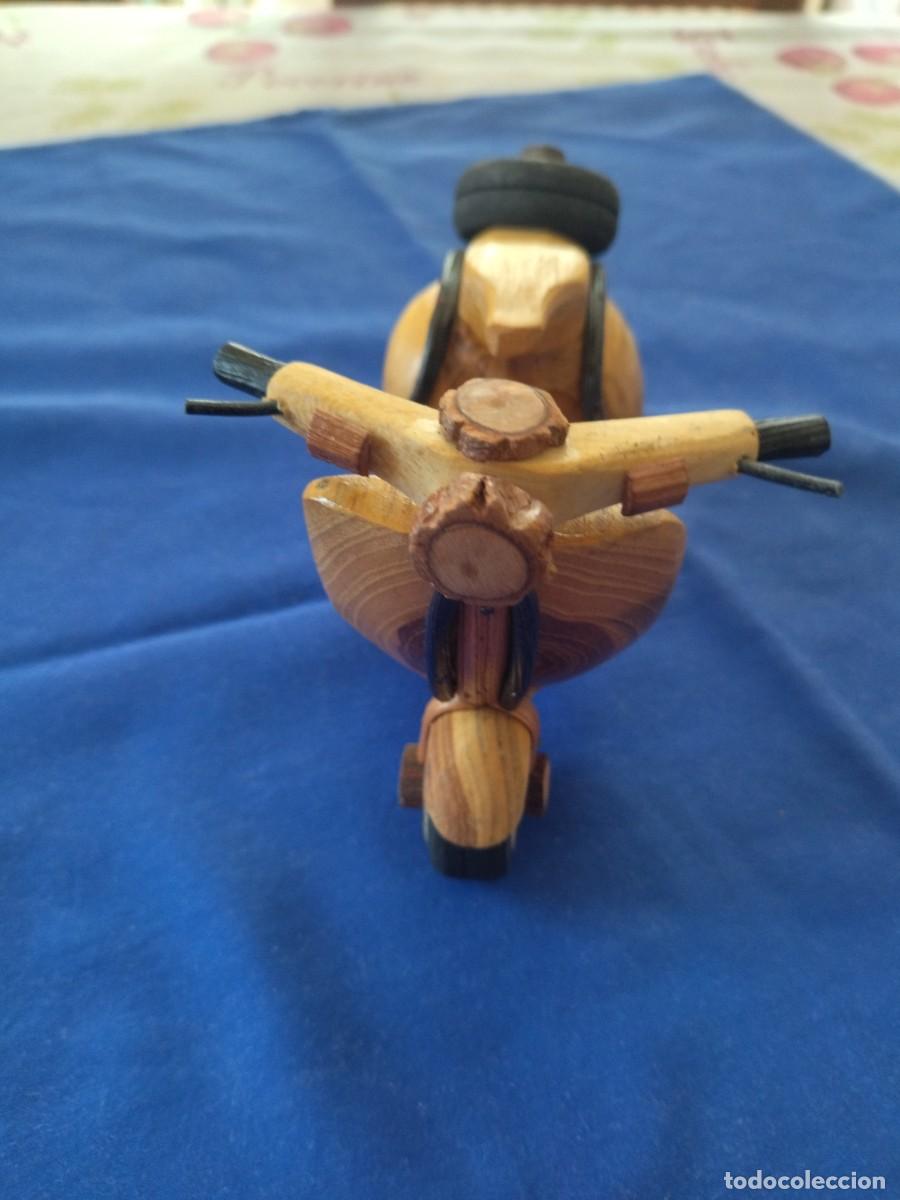 Vintage: Bonita vespa hecha en madera. - Foto 3