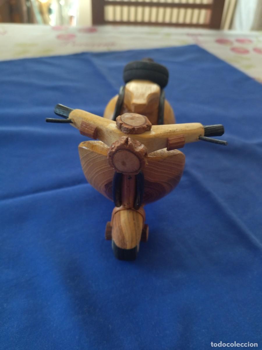 Vintage: Bonita vespa hecha en madera. - Foto 4