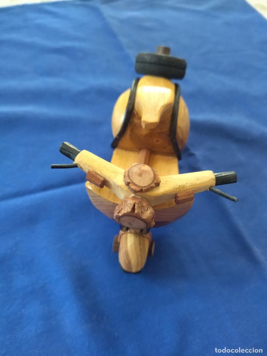 Vintage: Bonita vespa hecha en madera. - Foto 5