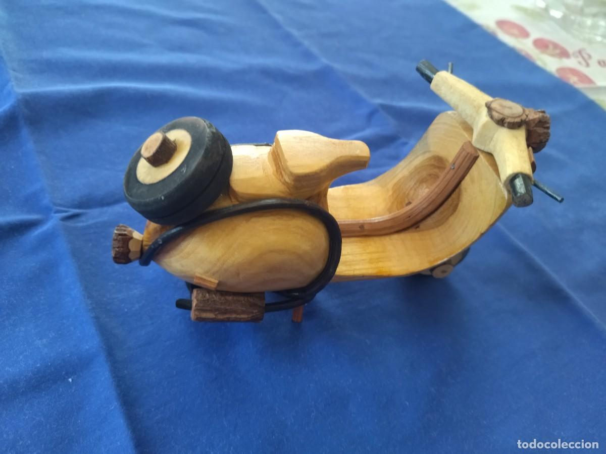 Vintage: Bonita vespa hecha en madera. - Foto 7