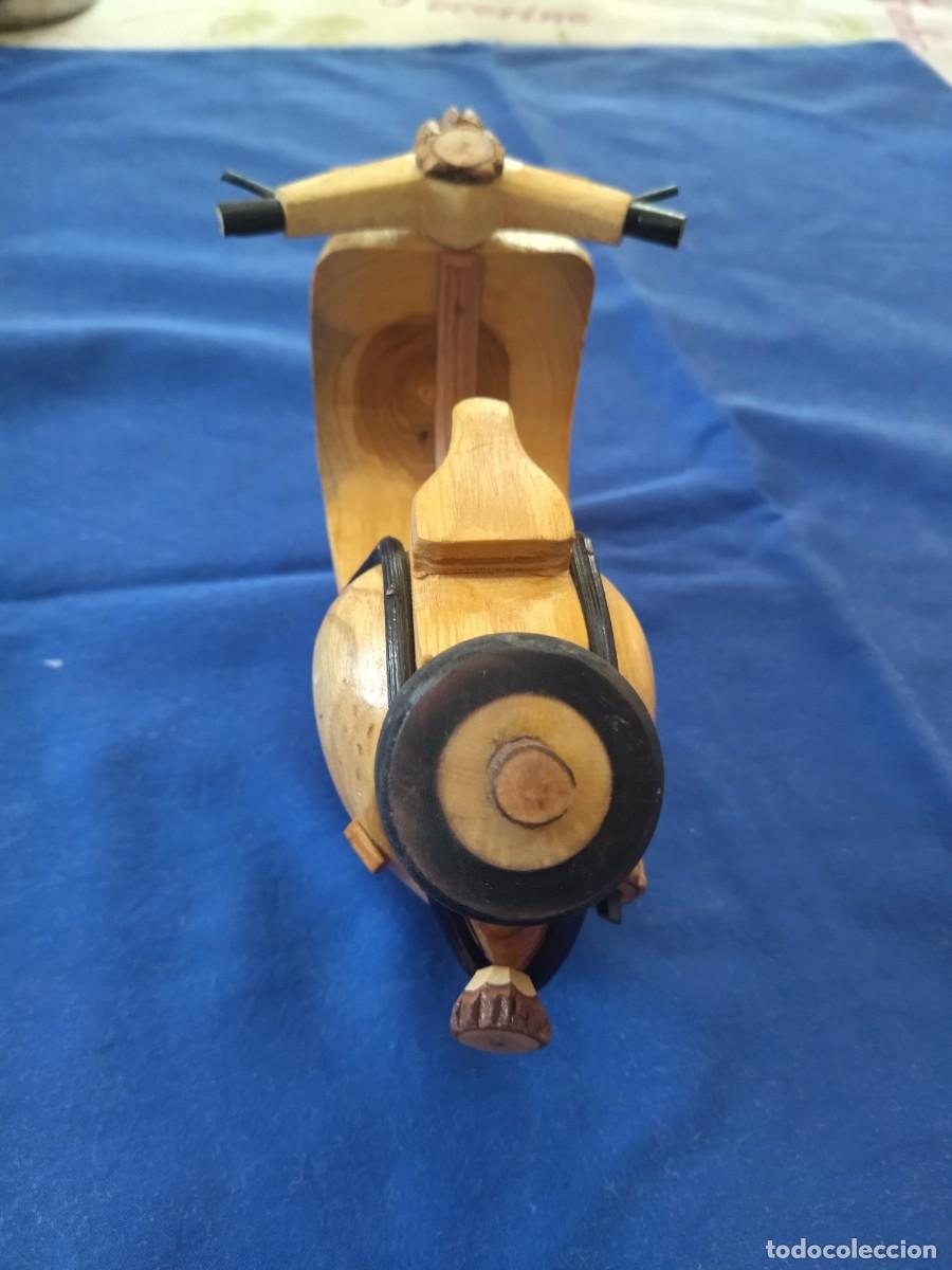 Vintage: Bonita vespa hecha en madera. - Foto 8