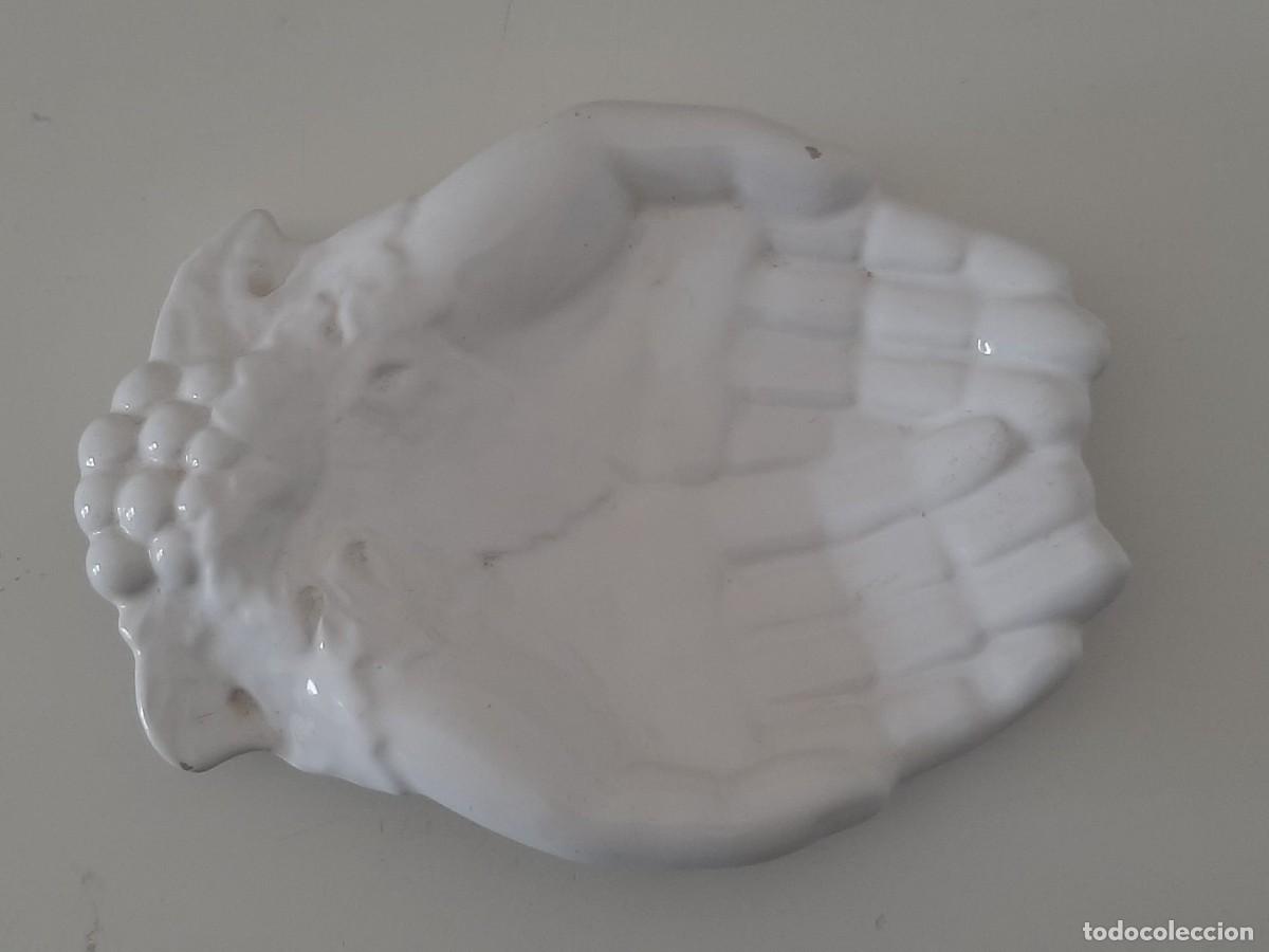 Vintage: JABONERA DE OPALINA BLANCA CON FORMA DE MANOS - Foto 1
