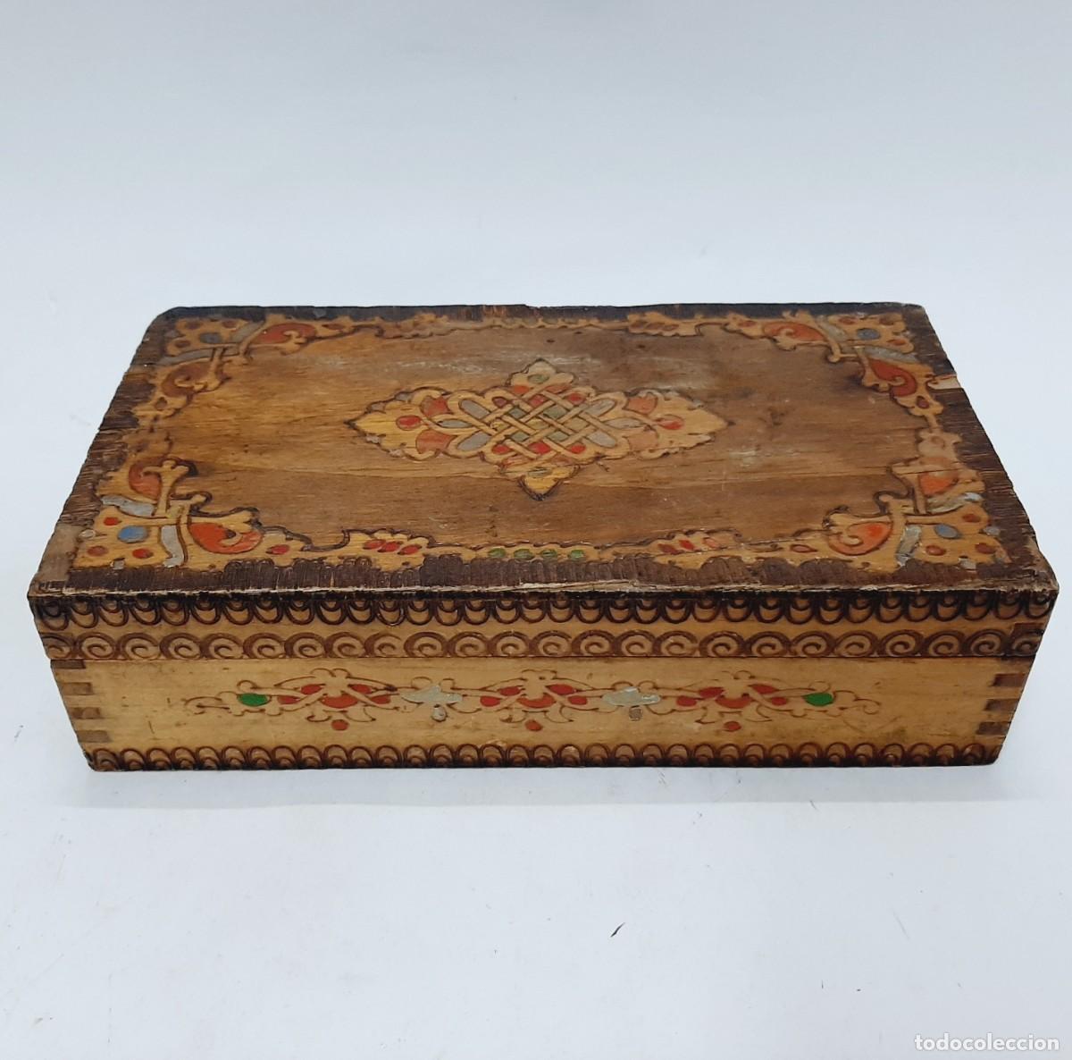 Vintage: Pirograbado vintage y caja de madera pintada (1.4)