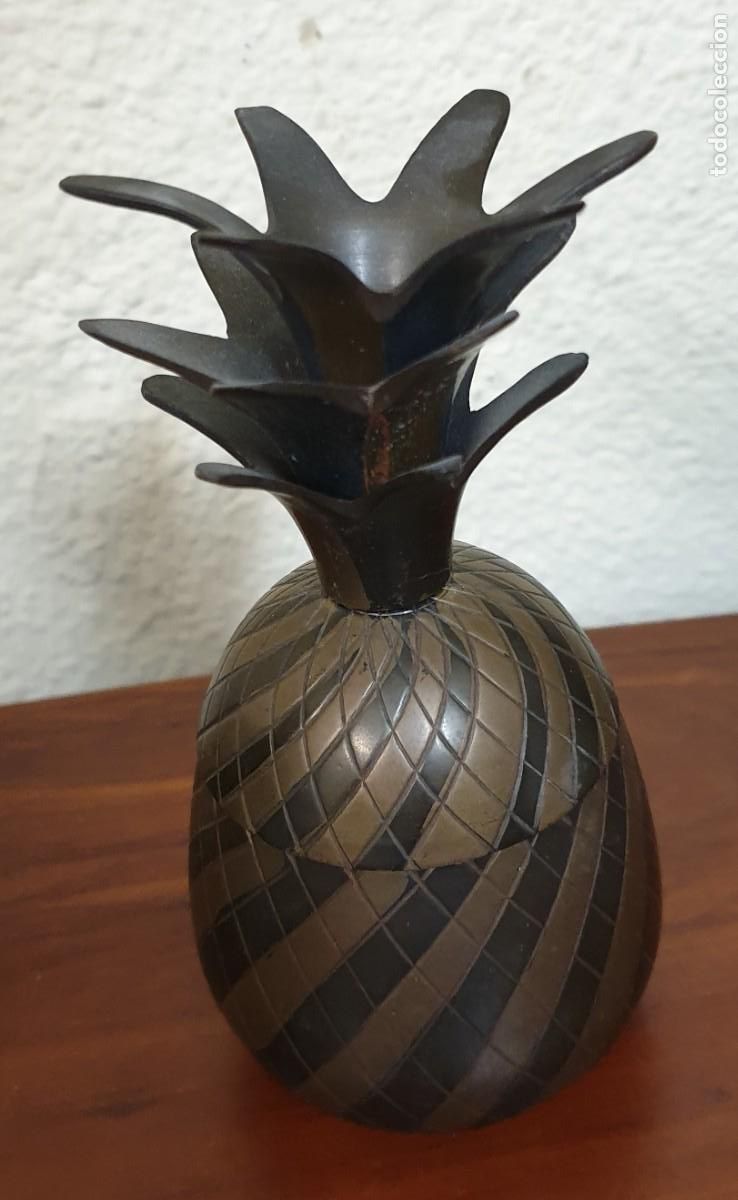 Vintage: PRECIOSA PI&Ntilde;A EN METAL 14 CM. ALTURA
