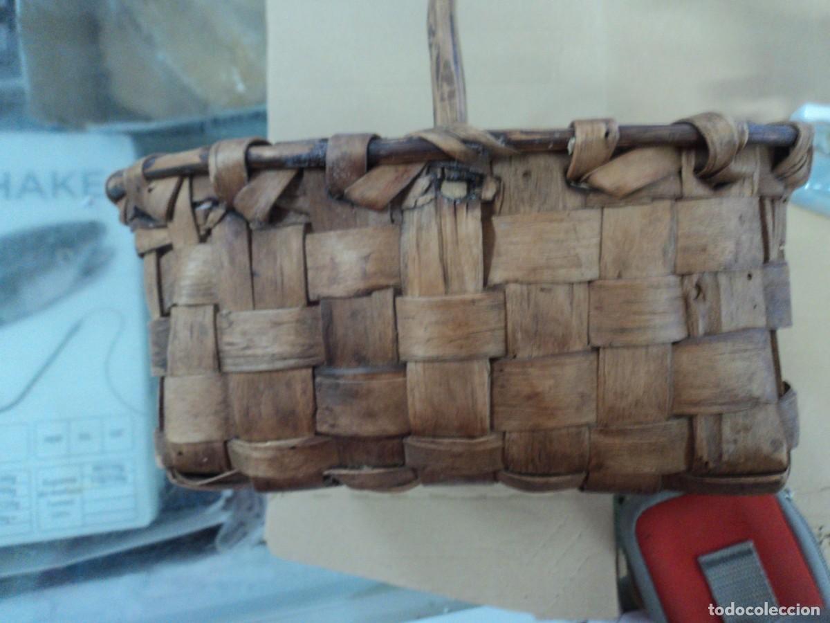Vintage: Cesta r&uacute;stica de madera antigua. Se&ntilde;ales de carcoma - Foto 2