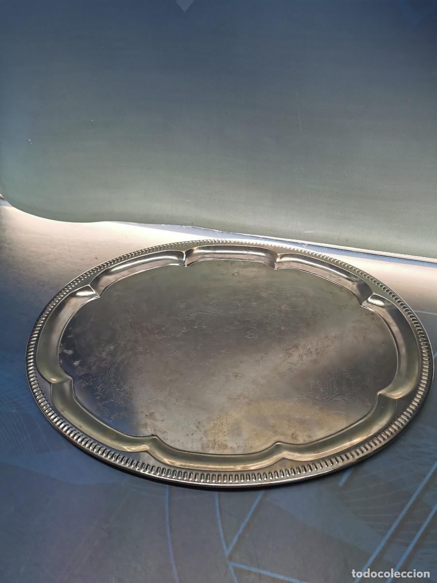 Vintage: Bandeja de aluminio con detalle borde labrado. 46x34 cm.