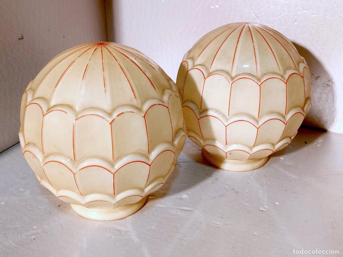 Vintage: NUMULITE F0151 Pareja de globos vintage dise&ntilde;o retro
