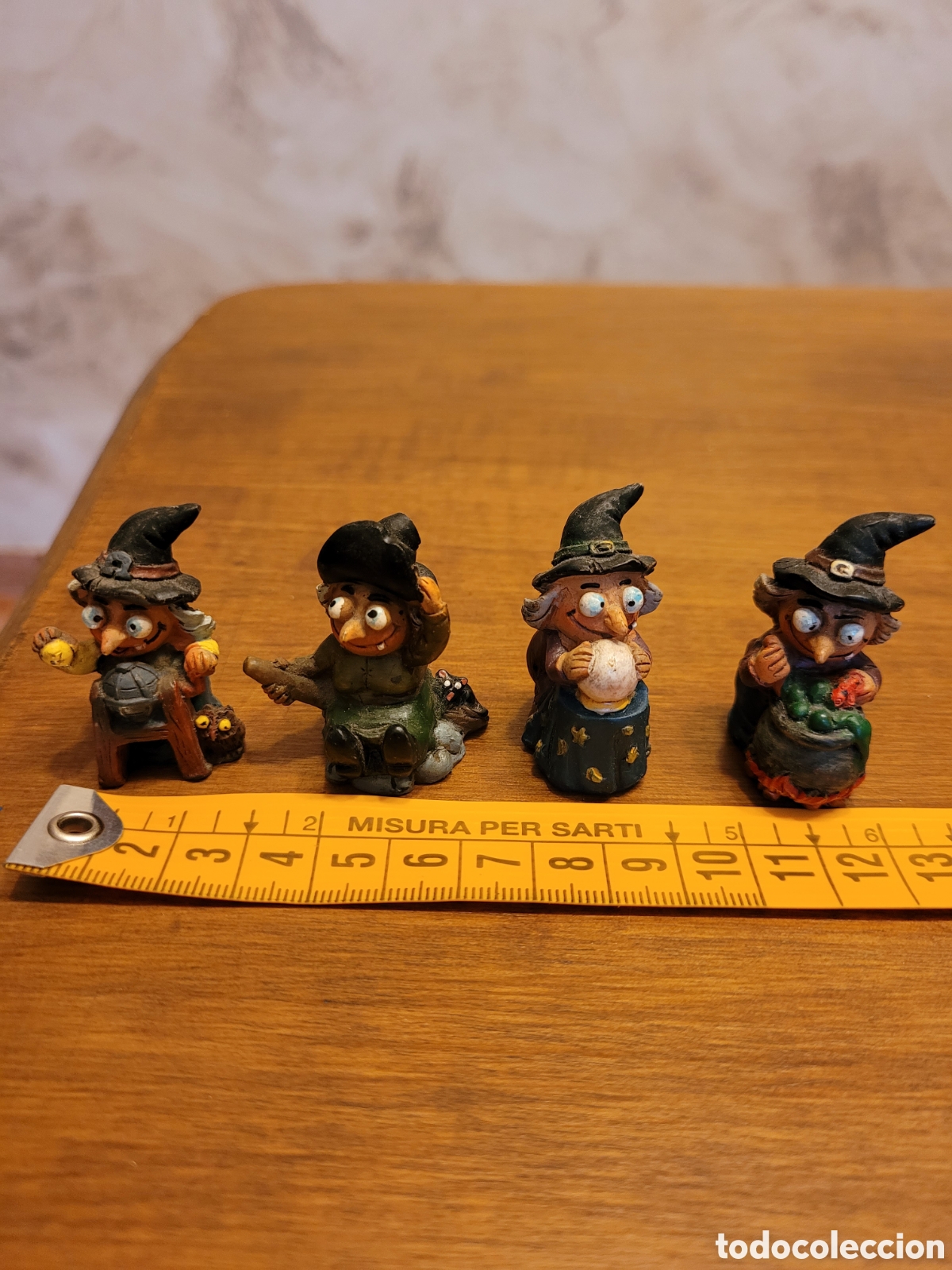 Vintage: 4 peque&ntilde;as brujitas de la suerte una tiene la punta del gorro rota