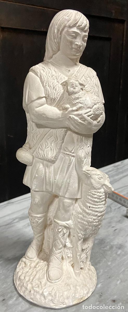 Vintage: FIGURA DE ESCAYOLA, PASTOR CON SUS OVEJAS - MEDIDAS: 30 X 10 CM