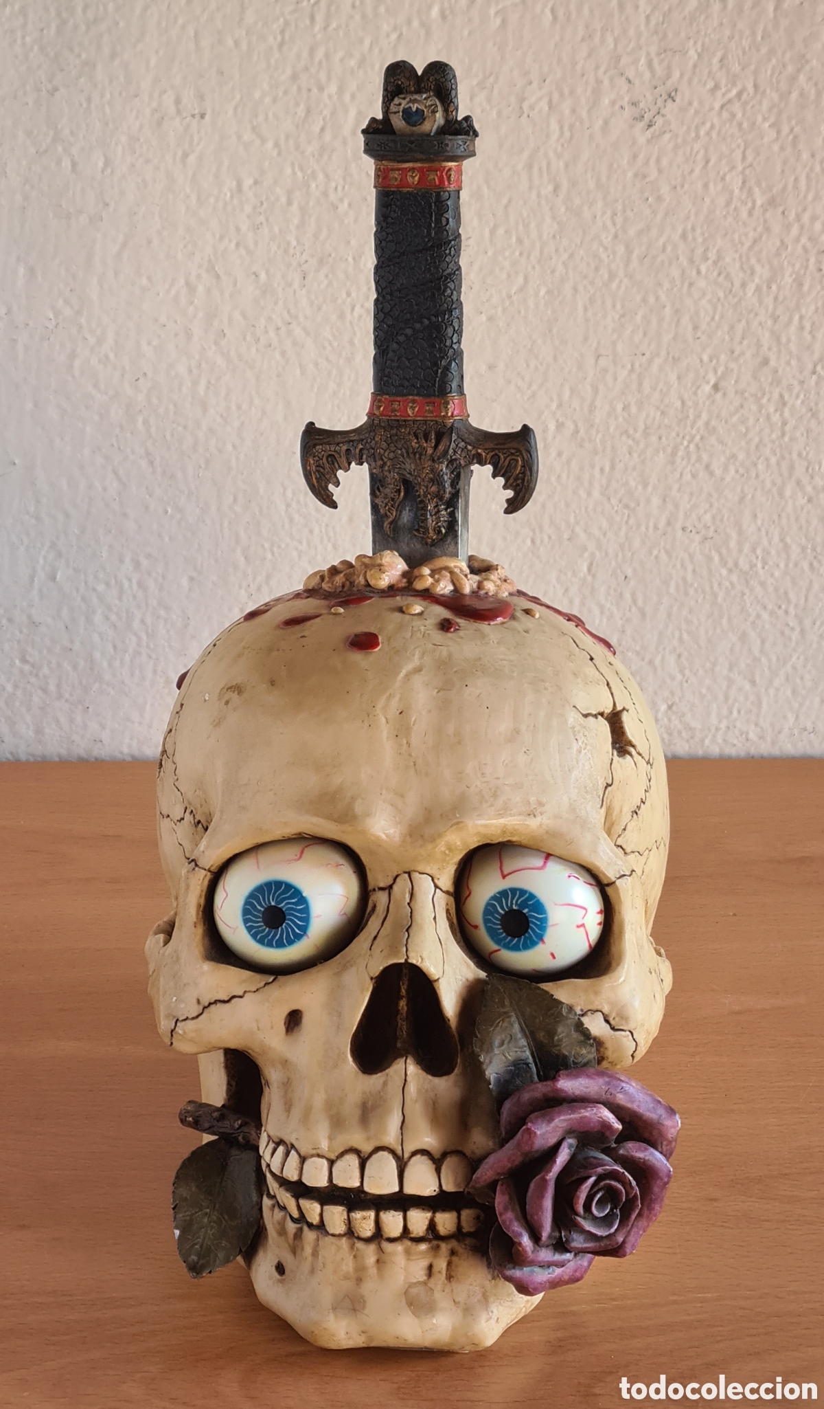 Vintage: Calavera Zombie Mascando Rosa Pu&ntilde;al Clavado Cerebro Agujero Bala Decoraci&oacute;n Horror Terror Heavy Daga