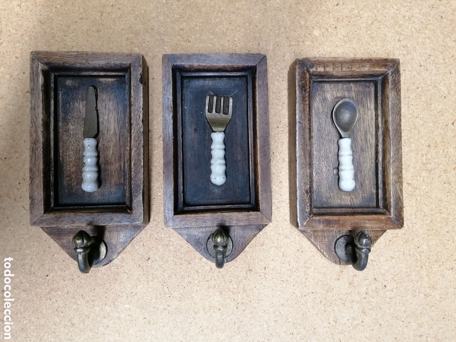 Vintage: Lote de 3 originales colgadores de llaves a juego.