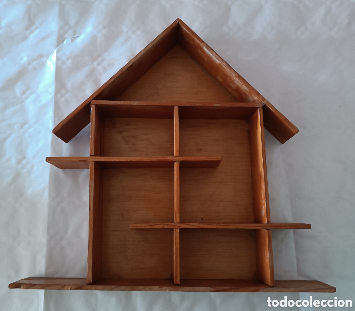 Vintage: CASA CASITA madera, para colgar con estantes a&ntilde;os 80.