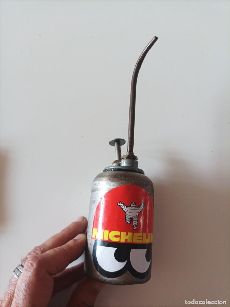 Vintage: ACEITERA PARA LUBRICANTES MICHELIN VINTAGE A&Ntilde;OS 60-70 +/- 25 X 7 CM