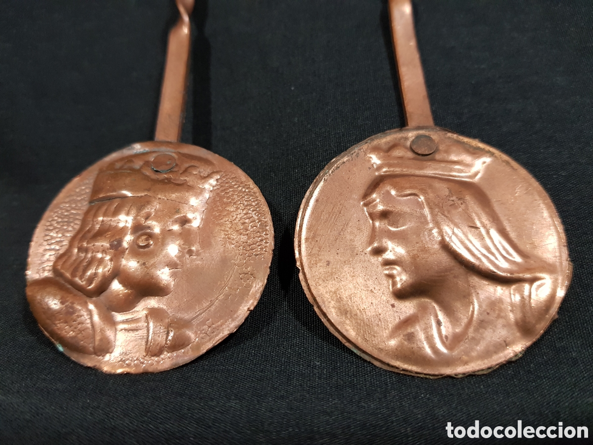 Vintage: UTENSILIOS DECORATIVOS REYES CAT&Oacute;LICOS FABRICADOS EN COBRE O LAT&Oacute;N REPUJADO